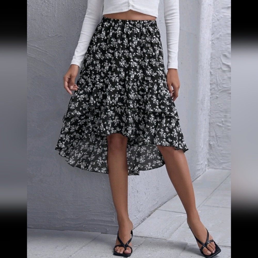 Black & white floral print skirt